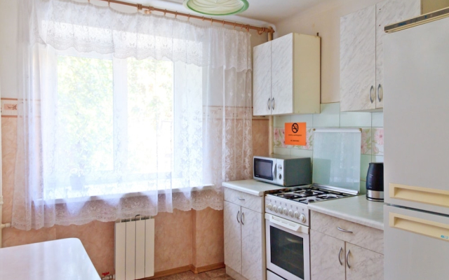 ALLiS-HALL One-Bedroom Apartment at Pervomayskaya 70