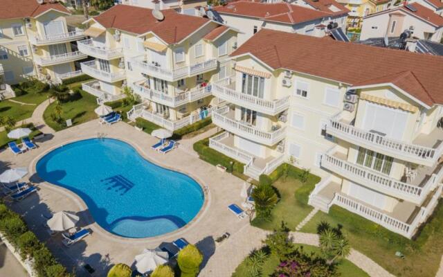 Flat With Balcony and Shared Pool in Belek