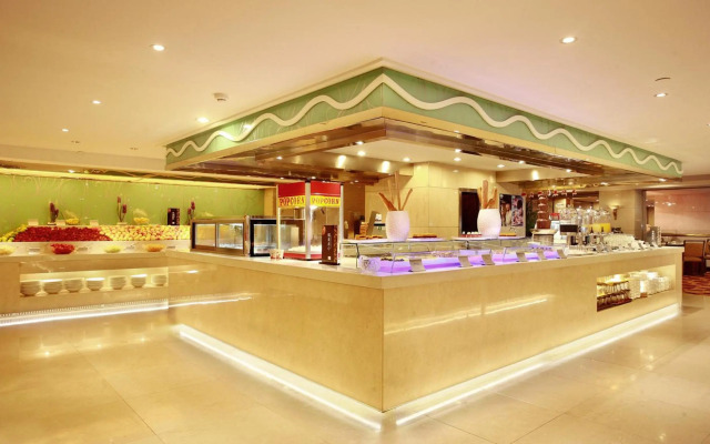 Guilin Lijiang Waterfall Hotel