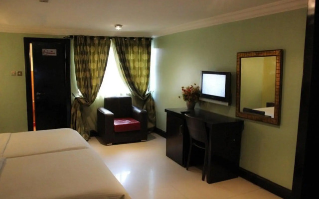 The Hedge Suites