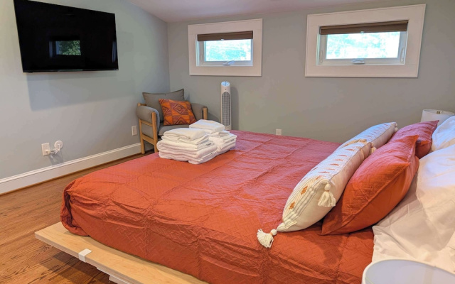Stylish Durham Retreat - Walkable, Sleeps 6