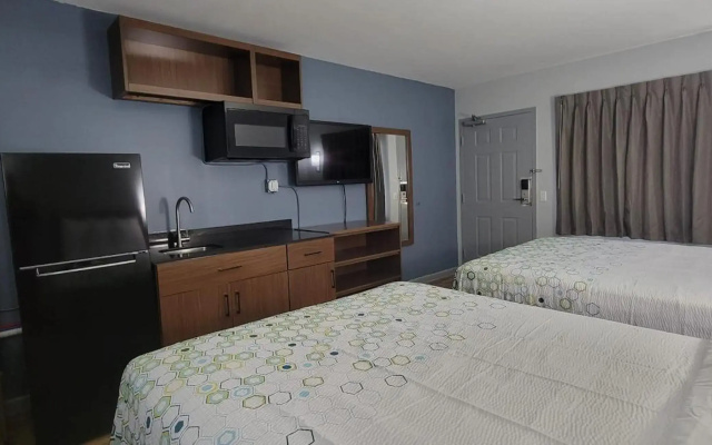 HomeTowne Studios By Red Roof Egg Harbor–Atlantic City Airport
