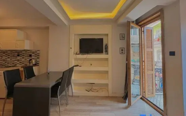Taksim Square—1BR Deluxe Suite 02