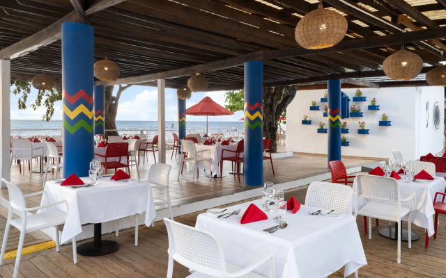 Grand Decameron Cornwall Beach, A Trademark All-Inclusive Resort