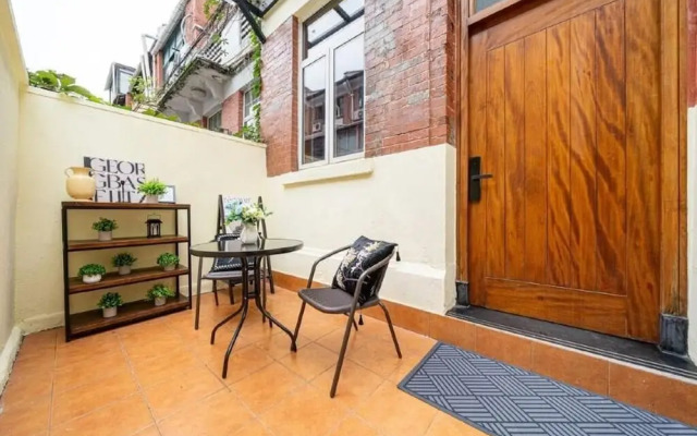 Shanghai Hills& Well-time MCM Family B&B