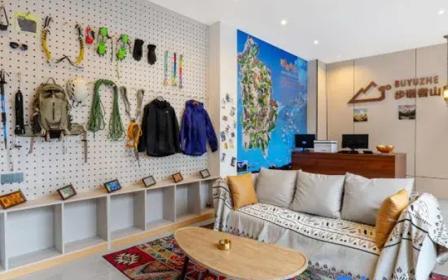 Walker Mountain Residence (Siguniang Mountain)