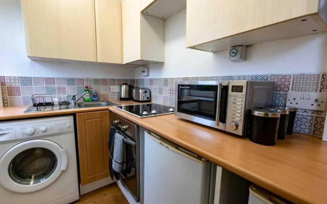 ☆Bright Apartment, Near University + City Centre☆