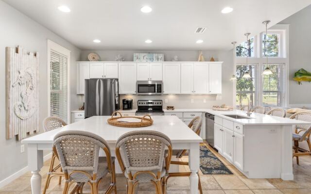 1369 Laurel Grove "the Crows Nest"