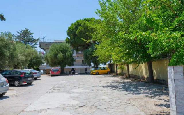 Zoe Seaview Apartment by Rentalspro