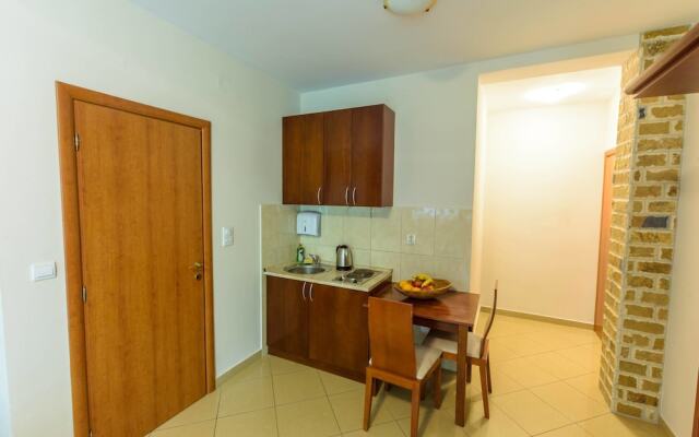 Contessa Apartments