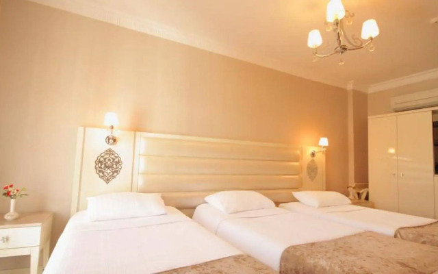 Royce Hotel