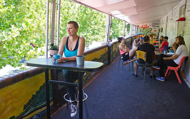 Adelaide Travellers Inn - Hostel