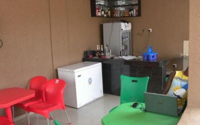 Grandy Suites Hotel