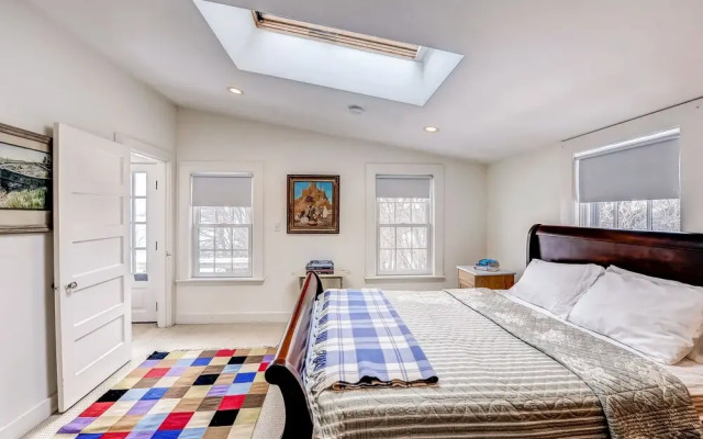 Ipswich Cottage: Beautiful Views, 5 Mins to Beach