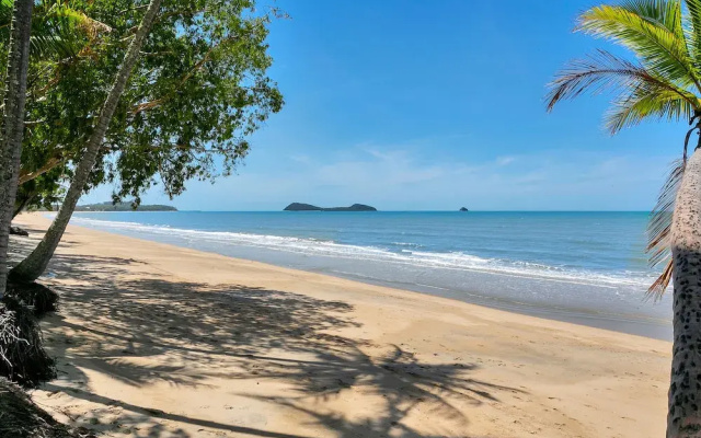 Reeflections Beachfront Holiday House