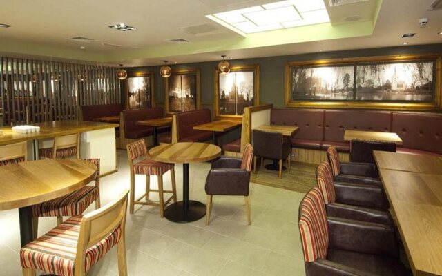 Premier Inn Stratford Upon Avon Central