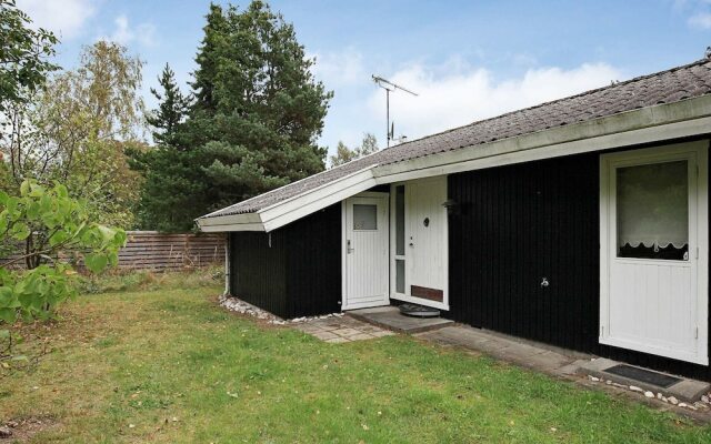 Relaxing Holiday Home in Højby Near Sea