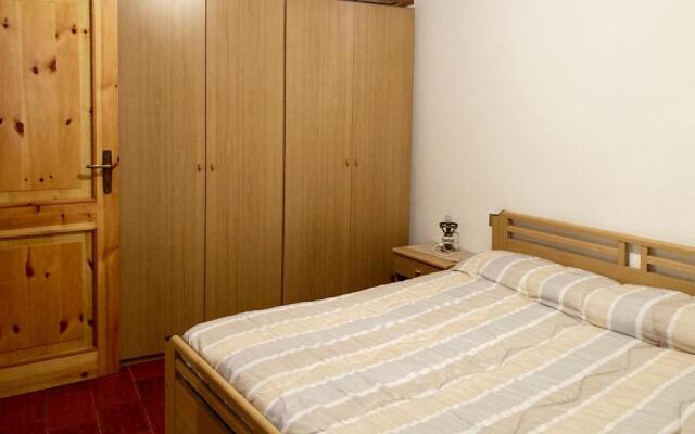 Mountain apartment in an authentic courtyard