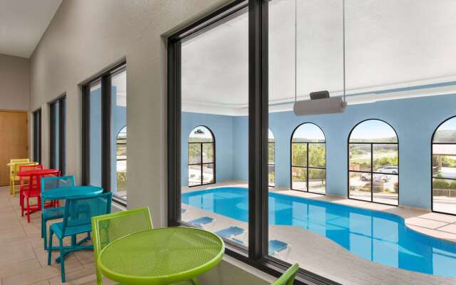 AmericInn by Wyndham Branson & Conference Center