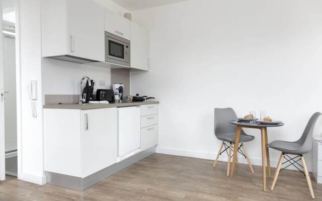 Spacious And Elegant City Centre Studio!