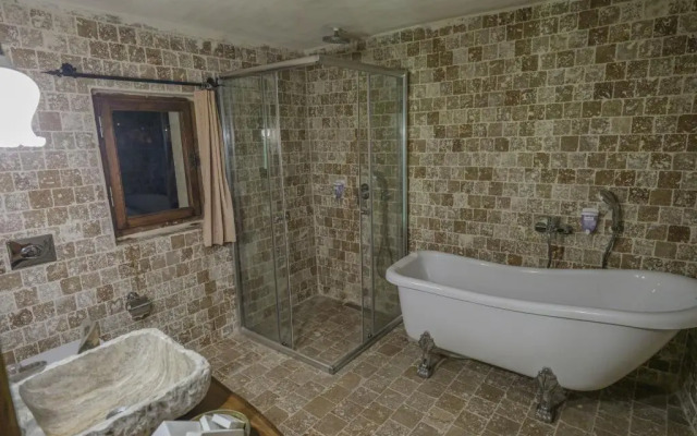 Kalsedon Cave Suites