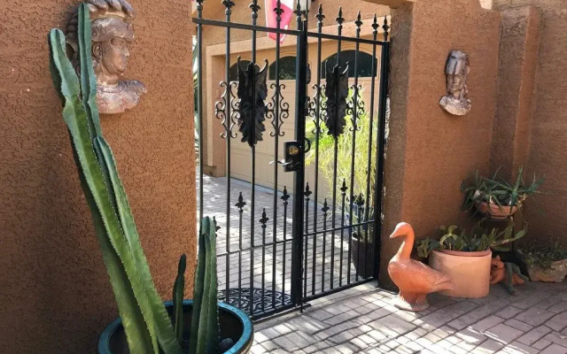 Don's Elegante Bed & Breakfast