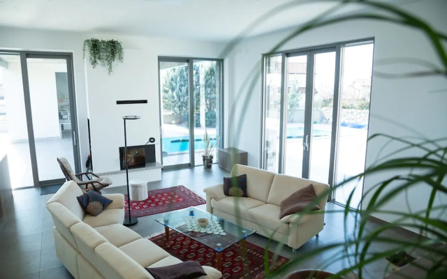 Villa Lavanda in Kriz Sezana With Private Swimpool