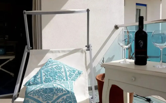 Oltremare apartment with large veranda for 6 people