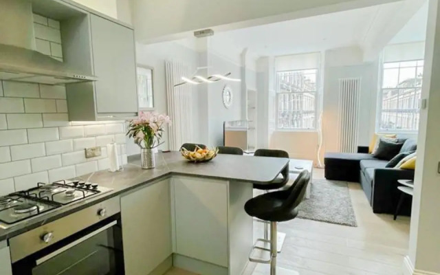 Modern & Spacious 1 Bed Apt, West End