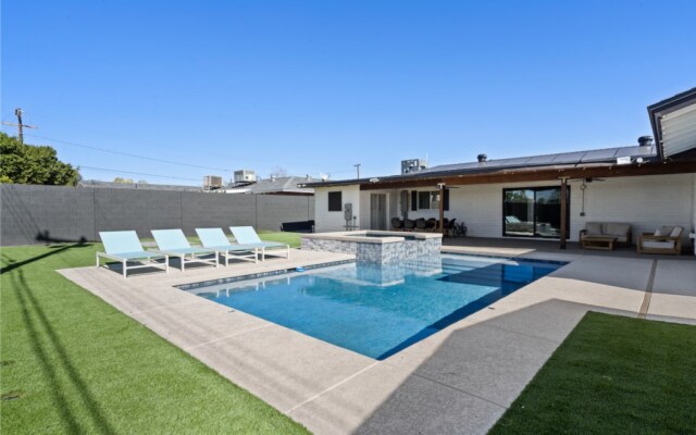 Jacuzzi and Park Bliss by HomeSlice stays