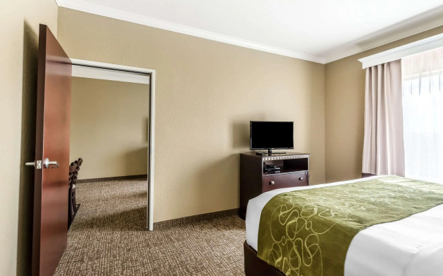 Comfort Suites Houston IAH Airport - Beltway 8