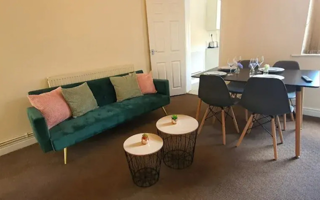 Spacious House in Stoke