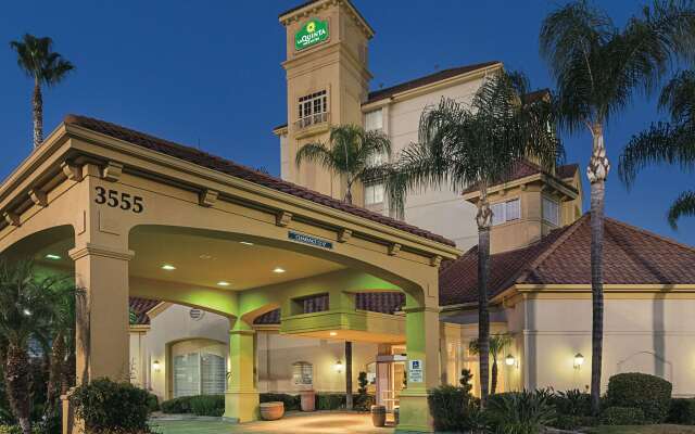 La Quinta Inn & Suites by Wyndham Ontario Airport