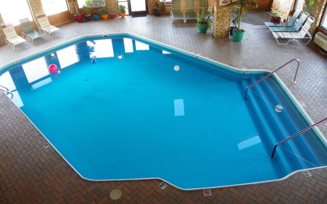 Royalton Inn & Suites