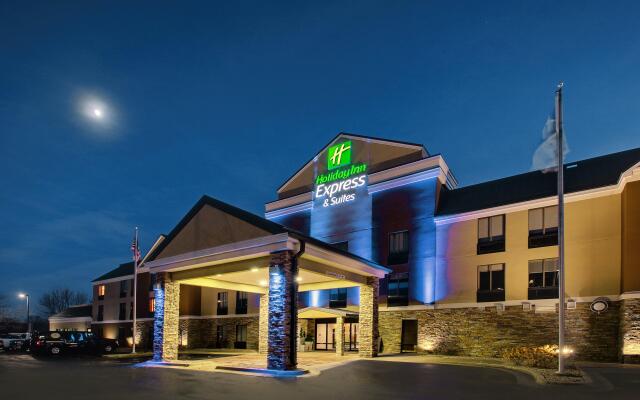 Holiday Inn Express & Suites - Interstate 380 at 33rd Avenue, an IHG Hotel