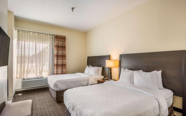 Clarion Inn & Suites Central Clearwater Beach