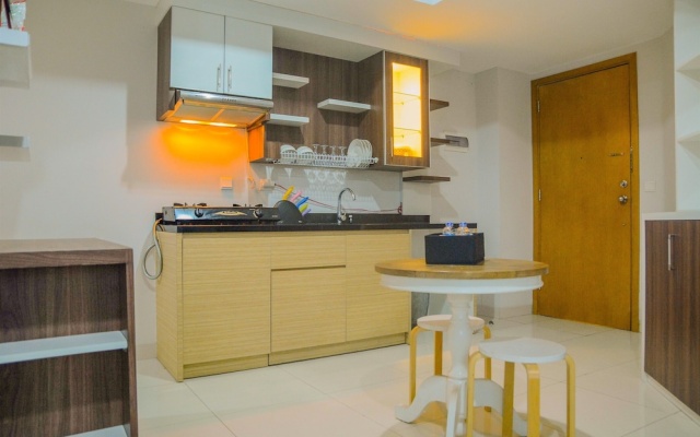 Modern and Comfy 2BR with Golf View at The Mansion Kemayoran – Kitchen – Jakarta