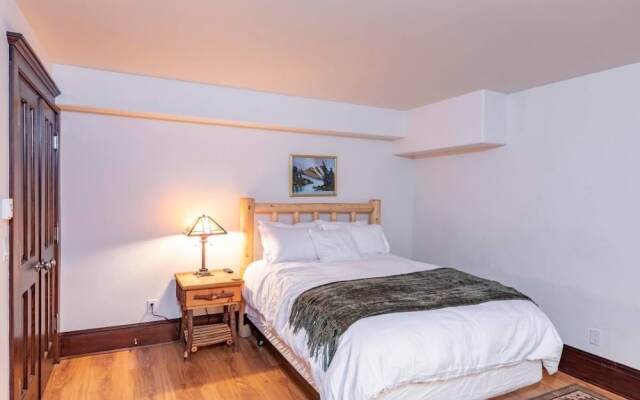 Manley  (381887) 4 Bedroom Home by RedAwning