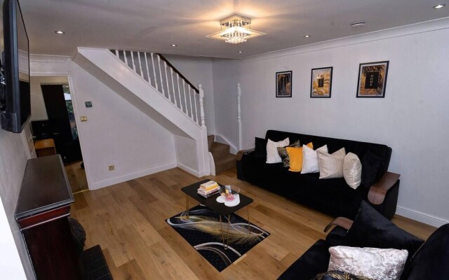 25 Mins to CL! London Amazing 2bedhome Sleeps 1-5