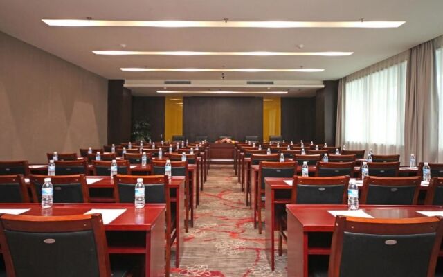 Dongfang Xuanyi Holiday Hotel