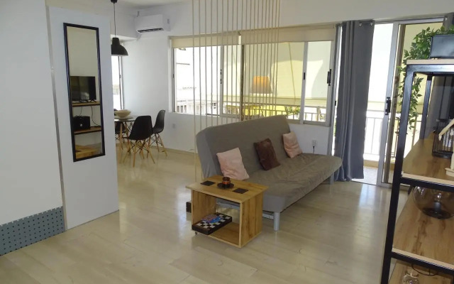 Zeus Bright & New Apartment - 25' walk to the Acropolis
