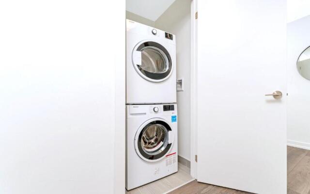 City Views From Your Balcony 1BR w King Bed