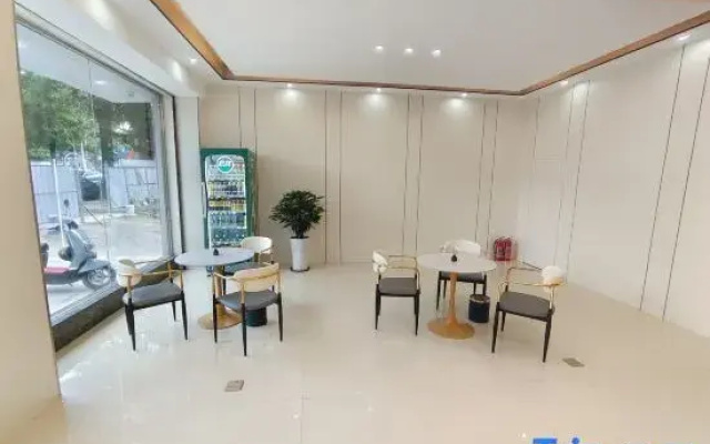 Jing'en Business Hotel (Qiongzhong County Government)