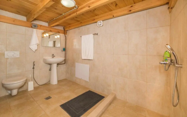 ARADENA TRADITIONAL House 3