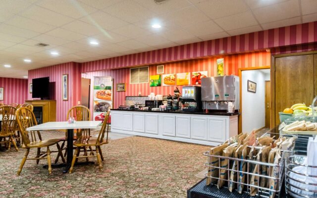 Econo Lodge Inn & Suites Oconto