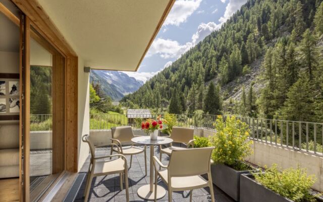 Swisspeak Dent Blanche Wheelchair Access Ayer