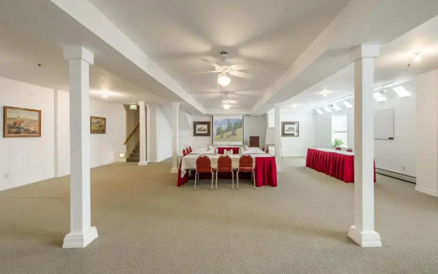 Bradley Boulder Inn