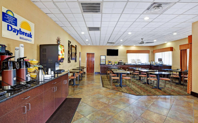 Days Inn Charleston East