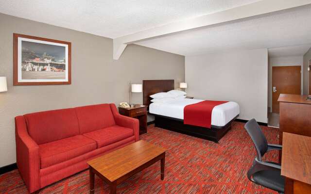 Ramada by Wyndham Bowling Green