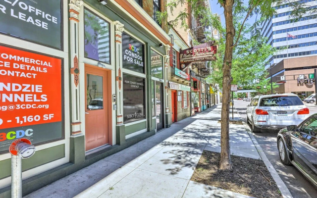 Contemporary Cincinnati Condo - Pets Allowed!
